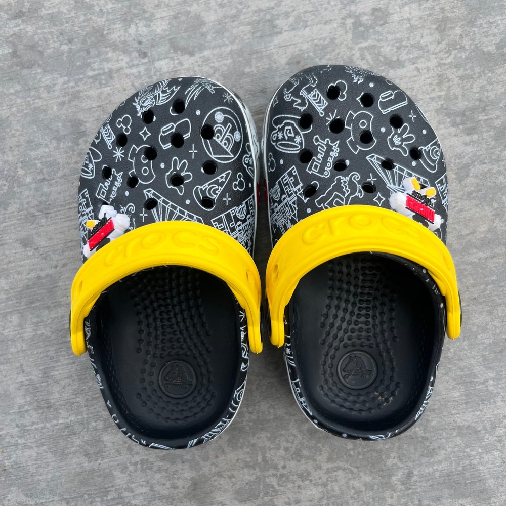 Crocs Kids Mickey Mouse Disney Parks Clogs Black Yellow Toddler Size 7 207102 - Picture 6 of 7